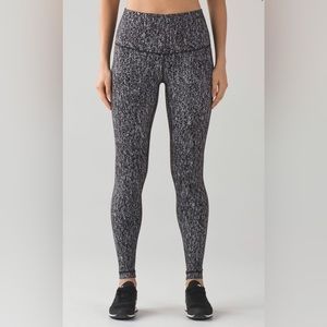 Lululemon Wunder Under Pant (Hi-Rise)
Luon Suited Jacquard Black White